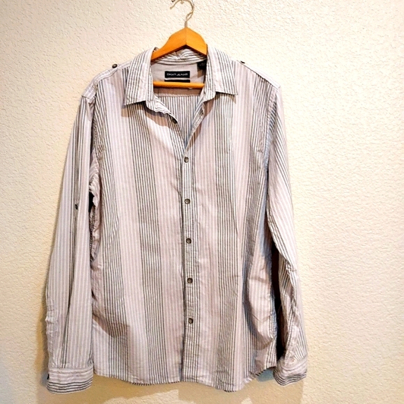 ⭐️5/$20 DKNY Gray Striped Long Sleeve Button Down Shirt Size Large - Picture 1 of 10